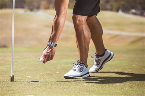 should you wear a watch while golfing